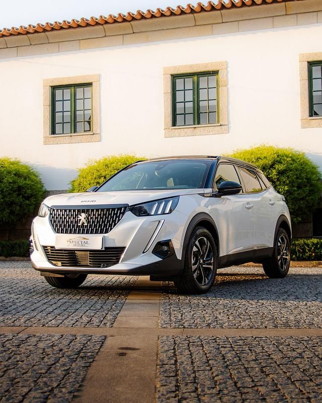 Branco Usado 2021 Peugeot 2008 GT SUV | € 22.000 (Preço justo) - Imagem 1/4