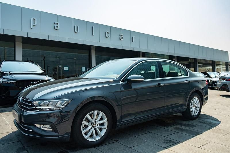 Cinza Usado 2020 VW Passat Sedan | € 21.900 (Preço elevado) - Imagem 1/4