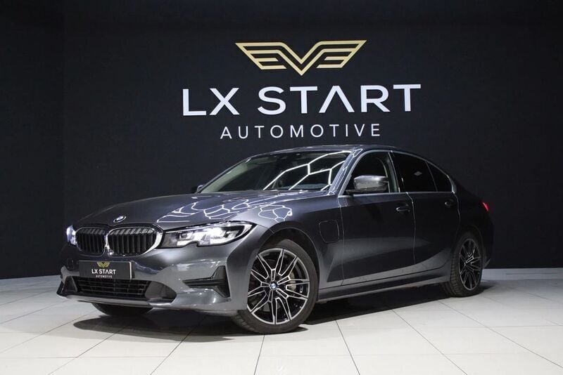 Cinza Usado 2019 BMW 330 Luxury Line Carrinha | € 30.900 (Preço elevado) - Imagem 1/4
