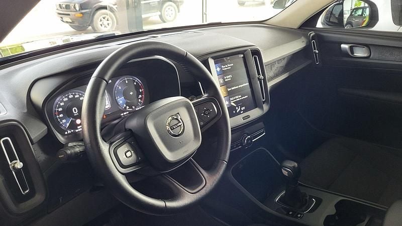 Usado Volvo XC40 Momentum 150 HP (110 kW) 2019 Preto SUV