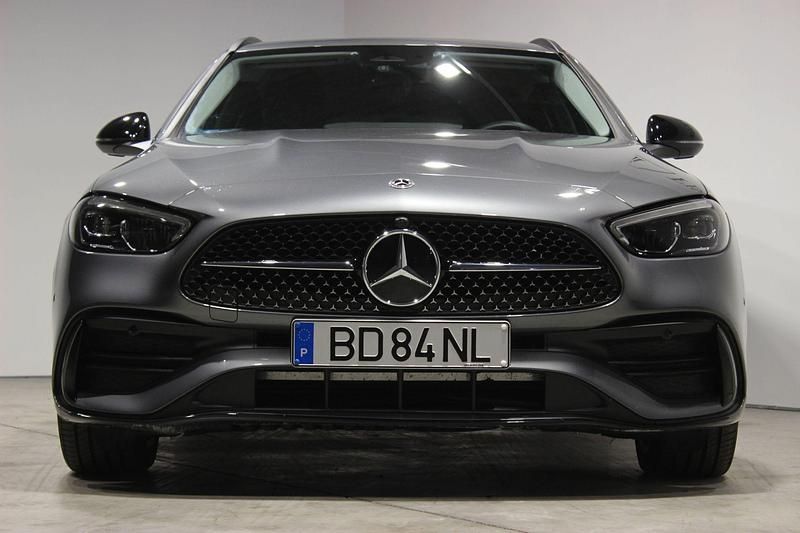 Usado Mercedes C300 AMG line 313 HP (230 kW) 2023 Cinza Sedan