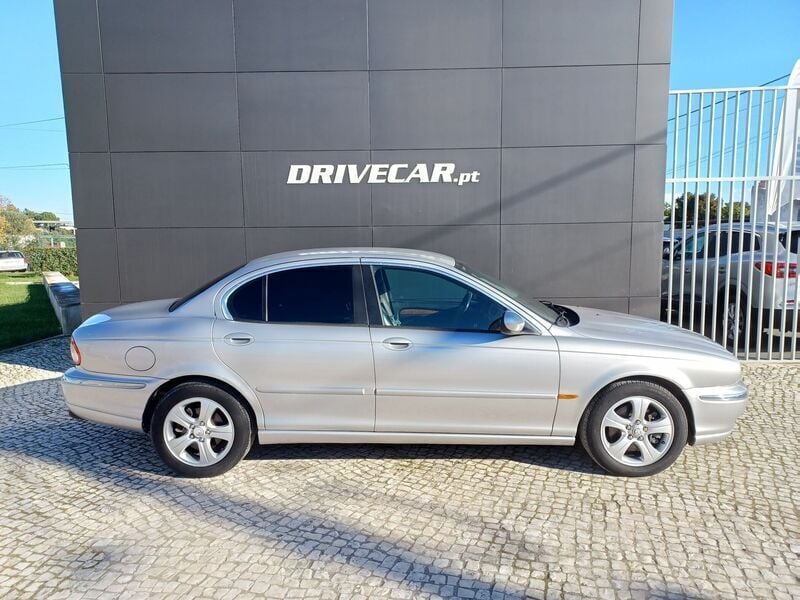 Usado Jaguar X-type 230 HP (169 kW) 2002 Cinza prata Sedan