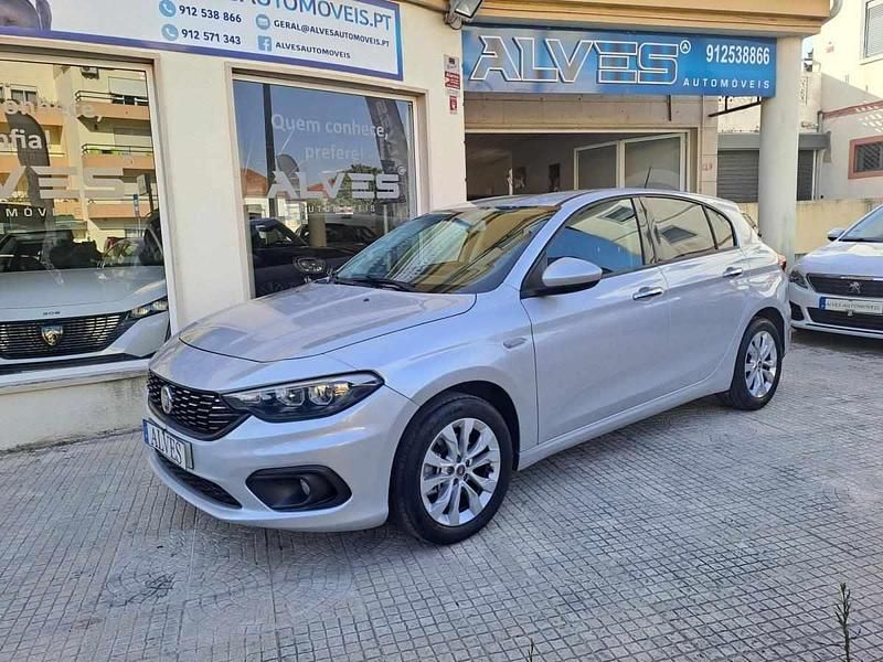 Cinzento Usado 2020 Fiat Tipo Lounge Sedan | € 13.980 (Caro) - Imagem 1/4