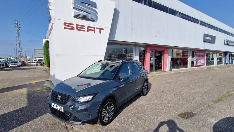 Azul Novo 2025 Seat Arona Style SUV | € 24.750 (Caro) - Imagem 1/4
