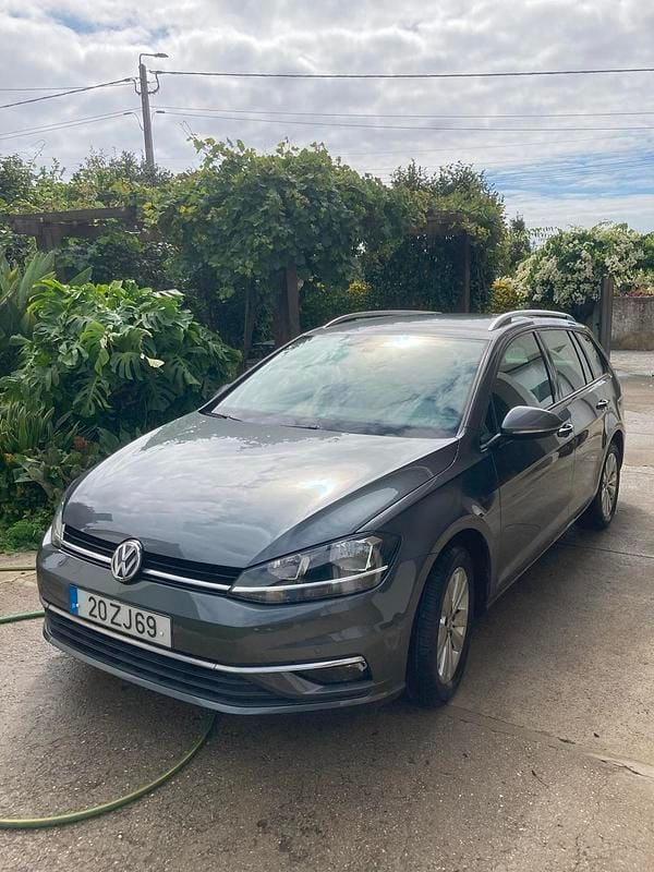 Cinzento Usado 2019 VW Golf VII Carrinha | € 13.000 (Super Preço) - Imagem 1/4