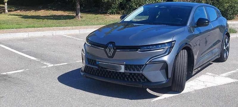 Cinzento Usado 2022 Renault Mégane IV | € 23.000 (Bom preço) - Imagem 1/4
