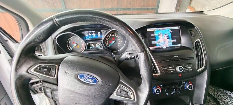 Usado Ford Focus 100 HP (73 kW) 2015 Sedan