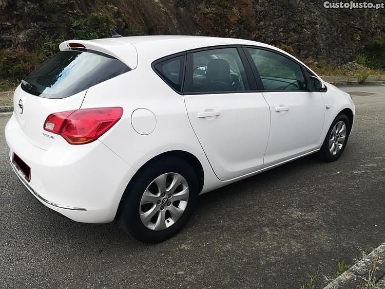 Branco Usado 2015 Opel Astra Selection | € 8.750 (Preço justo) - Imagem 1/1