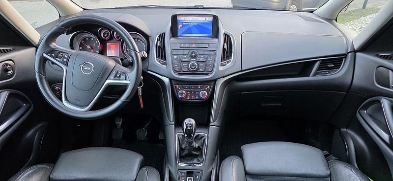 Usado Opel Zafira 165 HP (121 kW) 2012 Monovolume