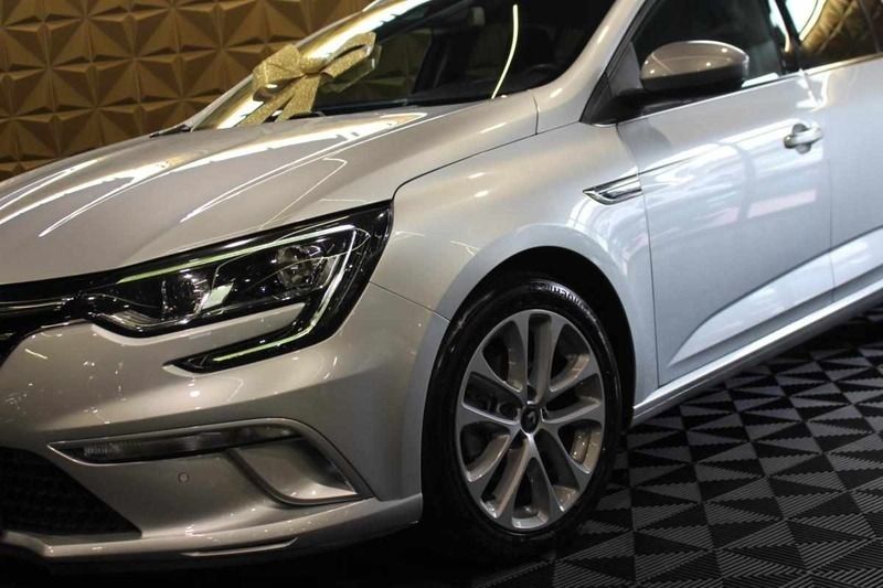 Usado Renault Mégane GrandTour 116 HP (85 kW) 2020 Cinzento Carrinha
