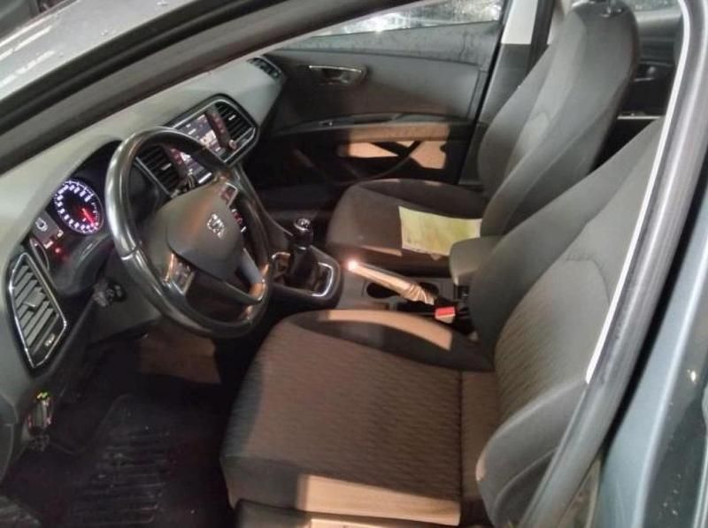 Usado Seat Leon ST 110 HP (80 kW) 2016 Cinzento Carrinha