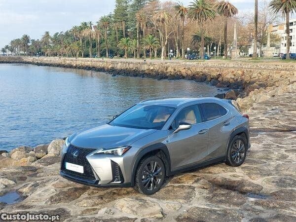 Usado Lexus UX 250h Sport Line 184 HP (135 kW) 2023 Cinza SUV