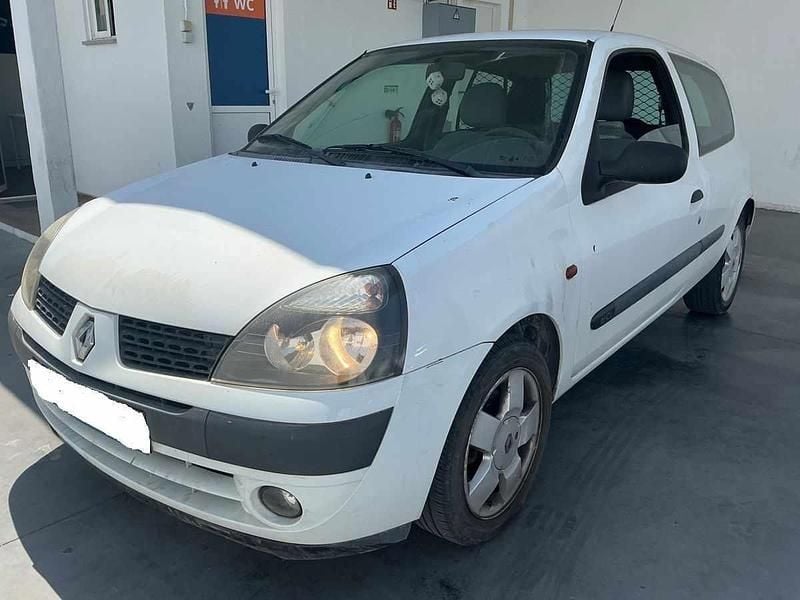 Usado Renault Clio II 65 HP (47 kW) 2002 Branco Citadino