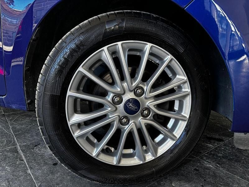 Usado Ford Ka Ultimate 85 HP (62 kW) 2019 Azul Sedan