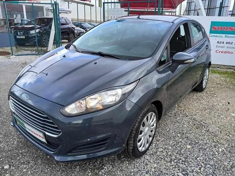 Usado Ford Fiesta Trend 75 HP (55 kW) 2013 Cinza Citadino