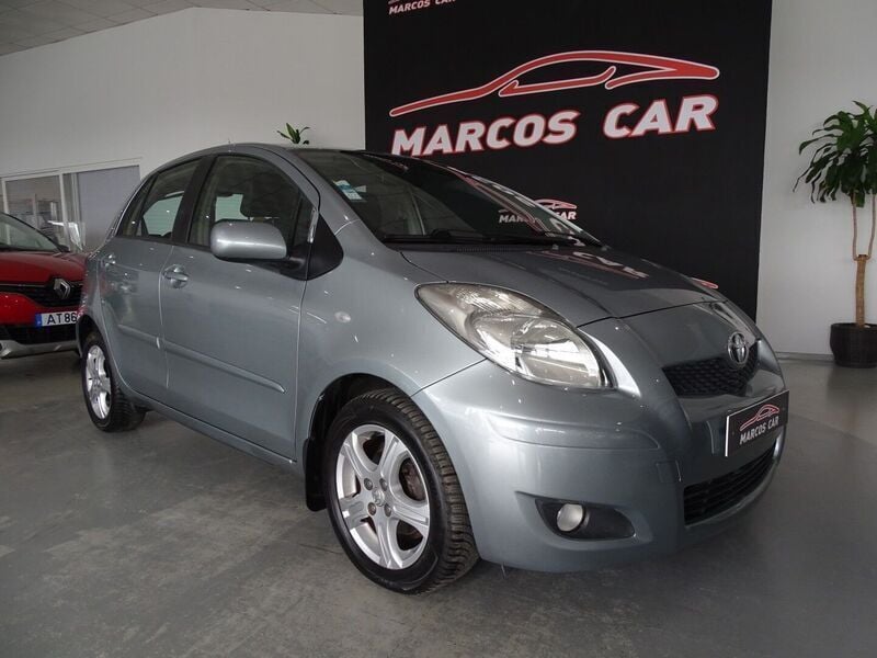 Cinza Usado 2011 Toyota Yaris Active Citadino | € 9.700 (Preço justo) - Imagem 1/4