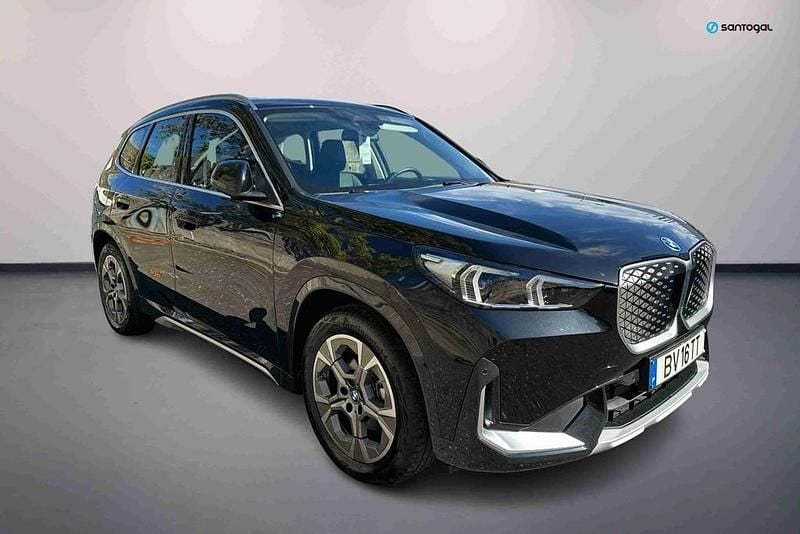 Preto Usado 2025 BMW iX1 xLine SUV | € 51.400 (Bom preço) - Imagem 1/4