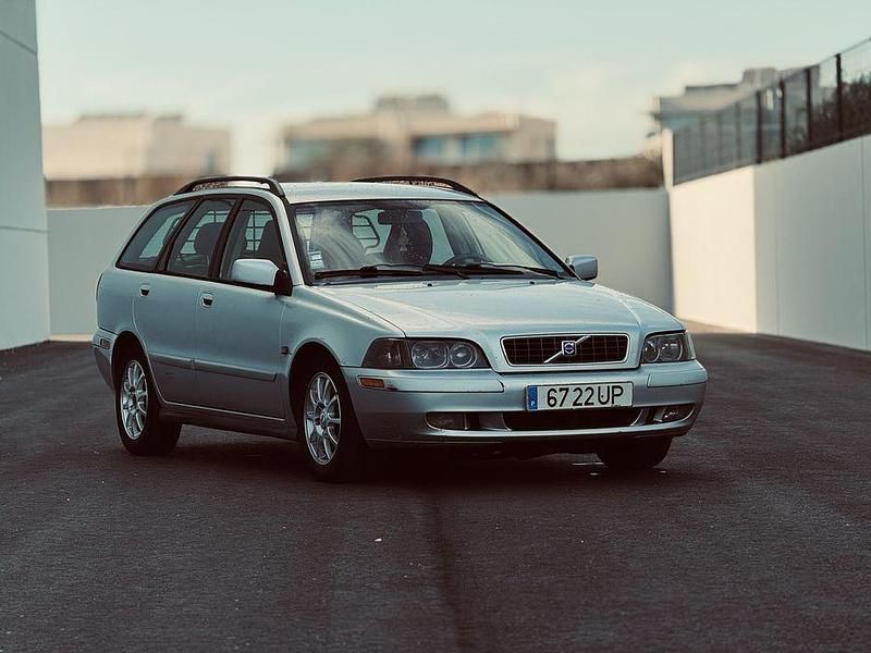 Usado 2003 Volvo V40 Sedan | € 1.650 - Imagem 1/4