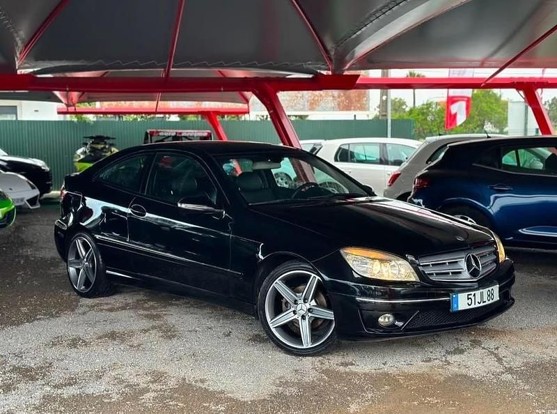 Preto Usado 2009 Mercedes CLC220 Citadino | € 13.950 - Imagem 1/4