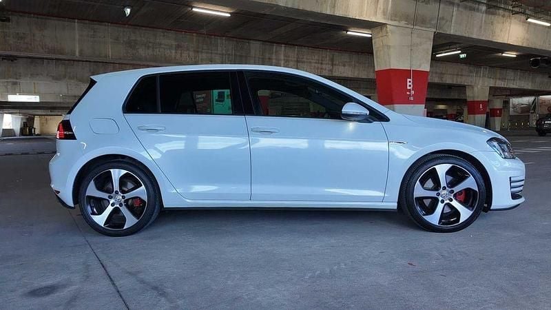 Usado VW Golf VII GTI 220 HP (161 kW) 2014 Sedan