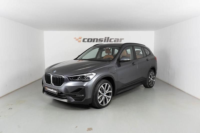Cinza Usado 2021 BMW X1 Luxury Line SUV | € 26.980 (Preço justo) - Imagem 1/4