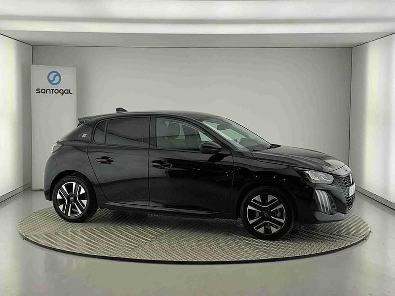 Preto Usado 2025 Peugeot e-208 Allure Citadino | € 27.990 (Preço justo) - Imagem 1/4