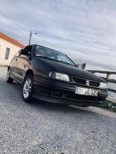 Preto Usado 1996 Seat Ibiza Citadino | € 1.500 - Imagem 1/4