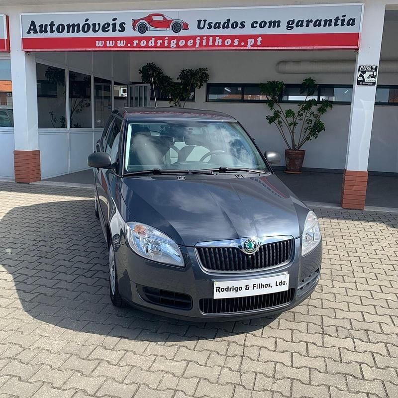 Cinza Usado 2009 Skoda Fabia Elegance | € 5.900 (Caro) - Imagem 1/4