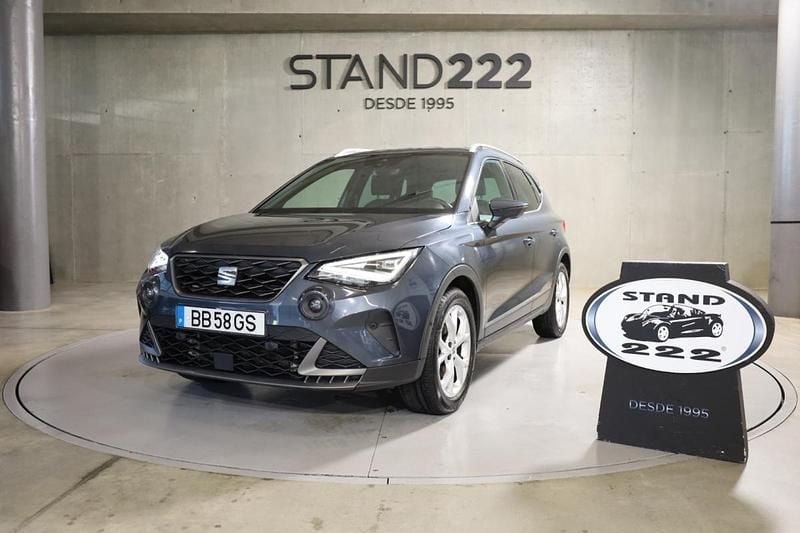 Cinzento Usado 2023 Seat Arona FR SUV | € 17.650 (Preço justo) - Imagem 1/4