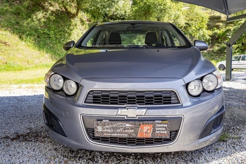 Cinza Usado 2012 Chevrolet Aveo LT Sedan | € 7.450 - Imagem 1/3