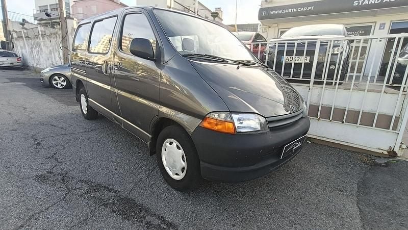 Cinza Usado 2000 Toyota HiAce Monovolume | € 7.490 - Imagem 1/4