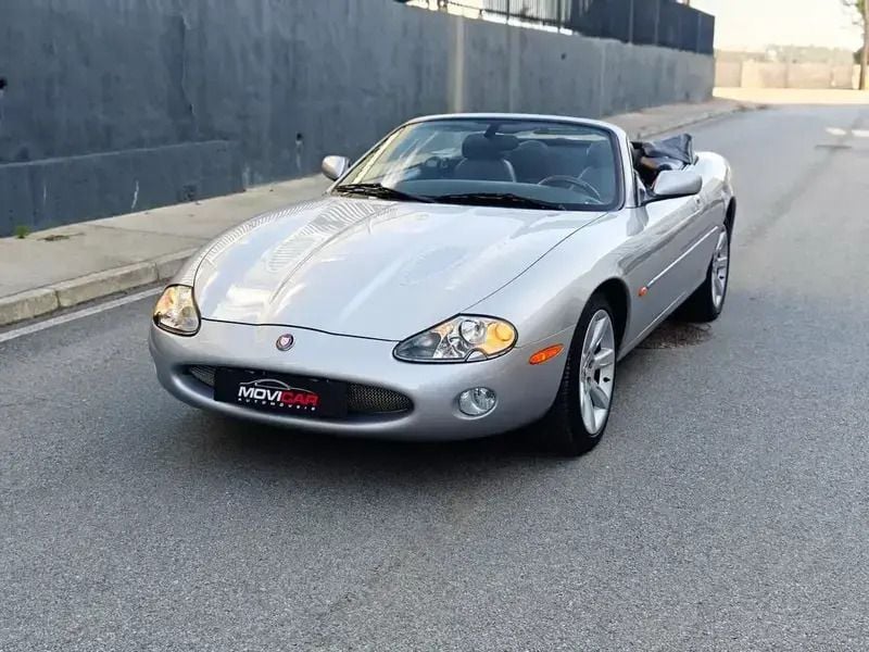 Cinzento Usado 2001 Jaguar XKR Cabrios | € 34.900 - Imagem 1/4