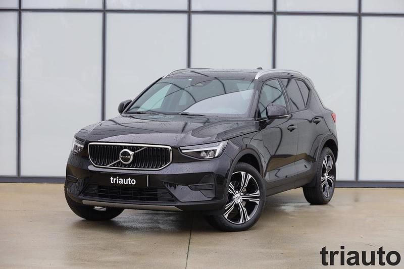 Preto Novo 2025 Volvo XC40 Core SUV | € 44.700 (Preço justo) - Imagem 1/4