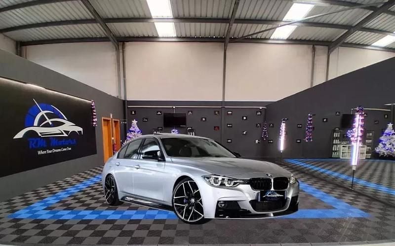 Cinza prata Usado 2017 BMW 330 M Sport Coupé | € 39.900 (Preço justo) - Imagem 1/4