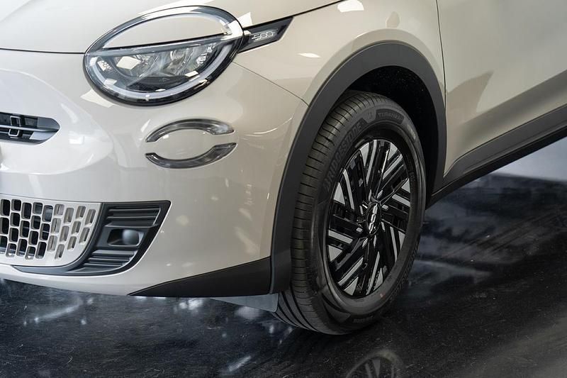 Usado Fiat 600 100 HP (73 kW) 2025 Bege SUV