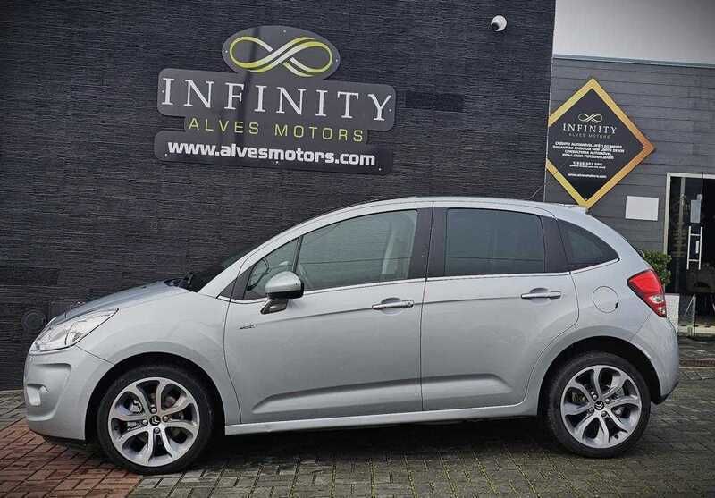 Cinzento Usado 2010 Citroën C3 Exclusive Citadino | € 7.800 - Imagem 1/4
