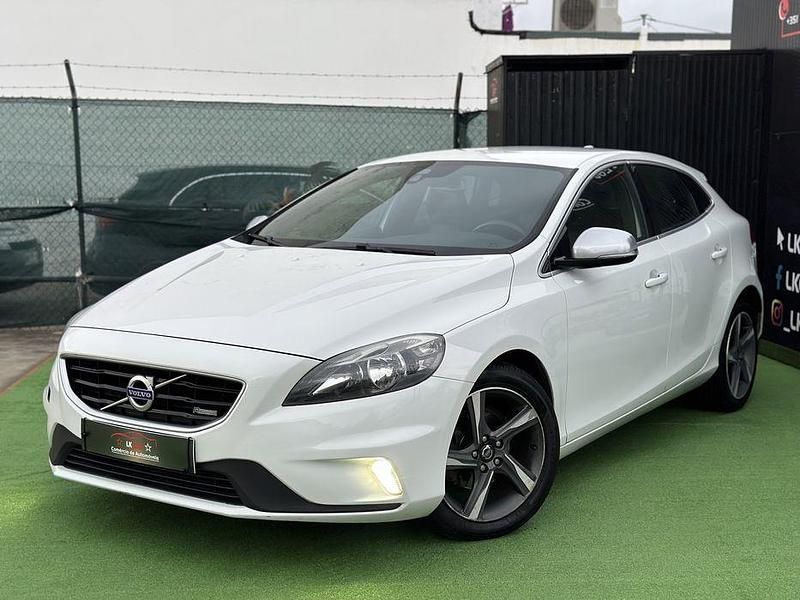 Usado Volvo V40 R-Design 114 HP (83 kW) 2013 Sedan