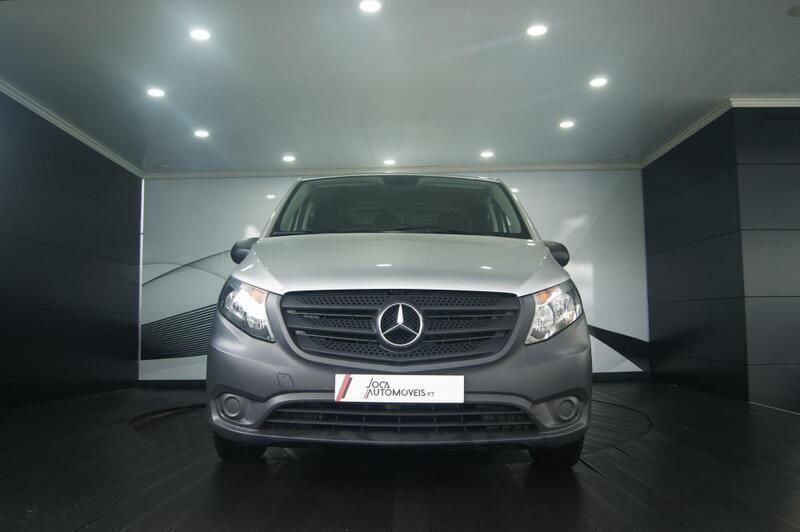 Usado 2022 Mercedes Vito Monovolume | € 29.950 - Imagem 1/4