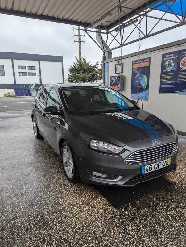 Cinzento Usado 2015 Ford Focus Citadino | € 8.900 (Bom preço) - Imagem 1/4