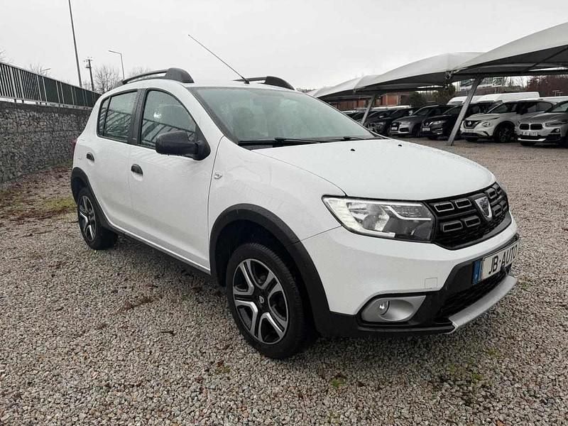 Usado Dacia Sandero Stepway 90 HP (66 kW) 2018 Branco SUV