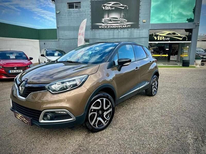 Castanho Usado 2016 Renault Captur SUV | € 14.990 (Preço justo) - Imagem 1/4