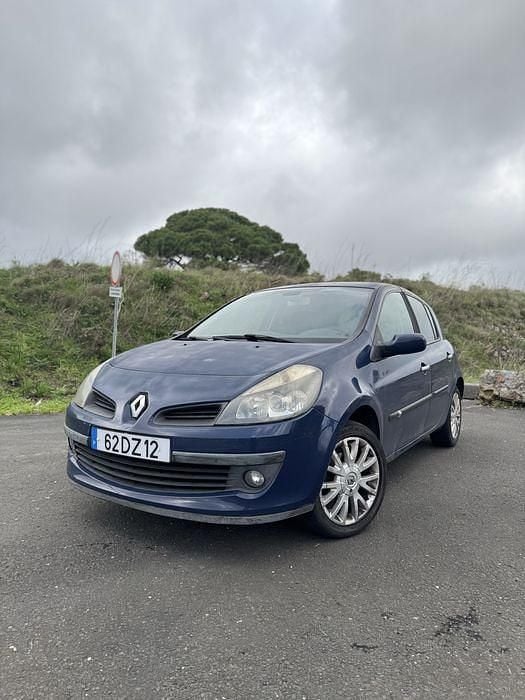 Usado Renault Clio II 75 HP (55 kW) 2007 Sedan