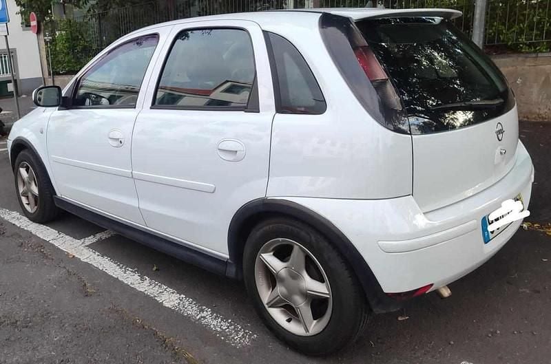 Usado Opel Corsa 69 HP (50 kW) 2006 Branco Citadino