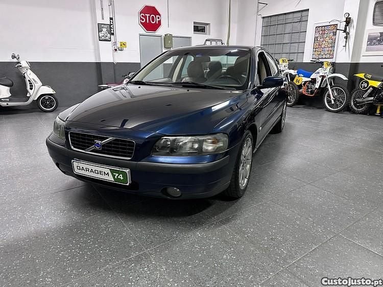 Azul Usado 2004 Volvo S60 Sedan | € 6.750 (Preço justo) - Imagem 1/1