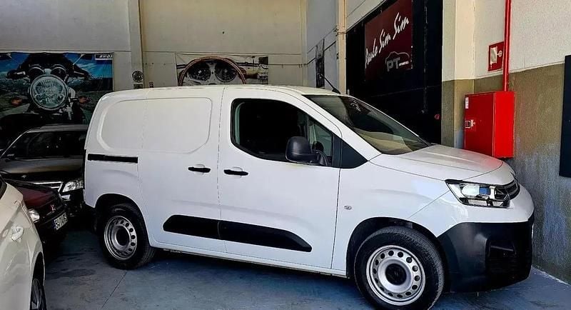 Branco Usado 2023 Citroën Berlingo Monovolume | € 16.500 (Super Preço) - Imagem 1/4