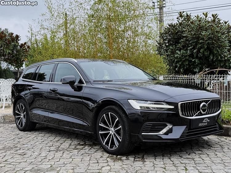 Preto Usado 2023 Volvo V60 Carrinha | € 35.900 - Imagem 1/1