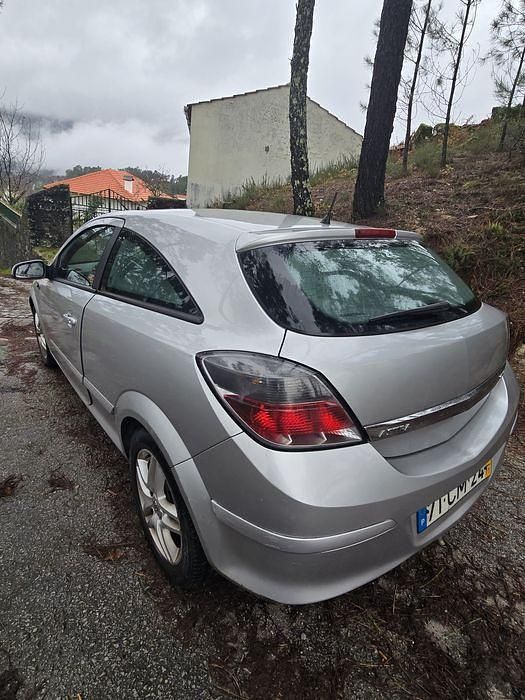 Usado Opel Astra GTC 90 HP (66 kW) 2006