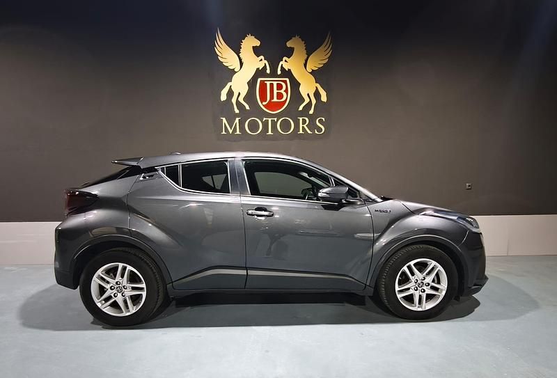 Usado Toyota C-HR Comfort 98 HP (72 kW) 2021 Cinza SUV