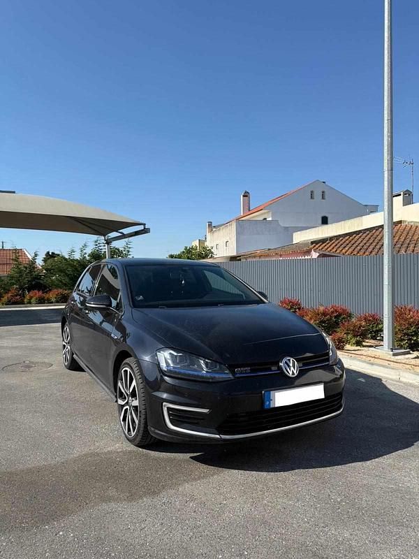 Preto Usado 2015 VW Golf VII GTE Citadino | € 17.000 (Preço justo) - Imagem 1/4