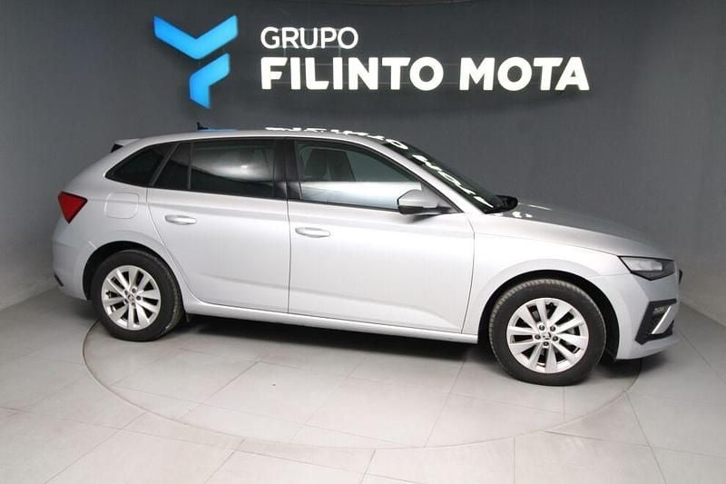 Cinza Usado 2024 Skoda Scala Style Citadino | € 19.690 (Preço justo) - Imagem 1/4